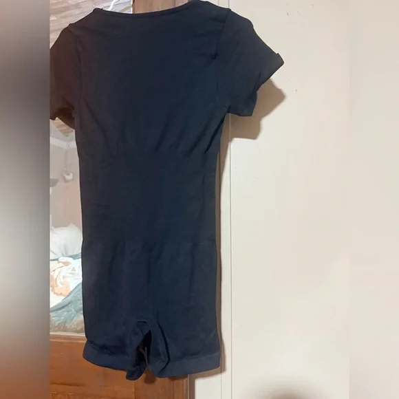 OQQ bundle of 2 rompers NWOT - Picture 5 of 9